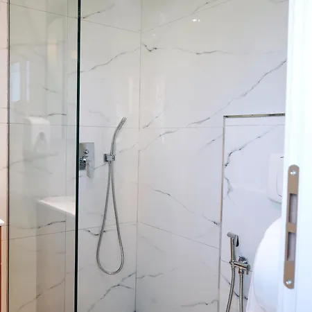 فندق Ufo Center *