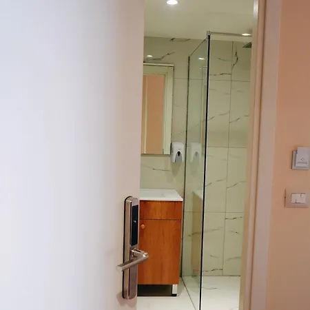 Ufo Center فندق تيرانا