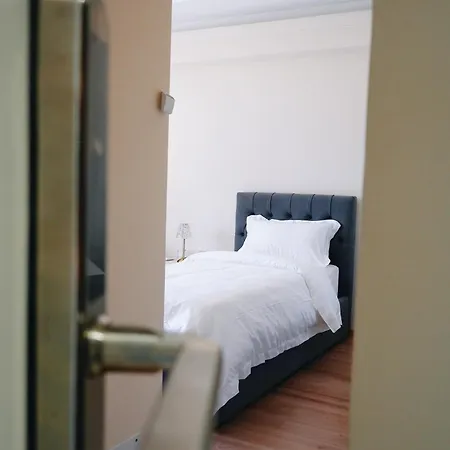 فندق Ufo Center تيرانا