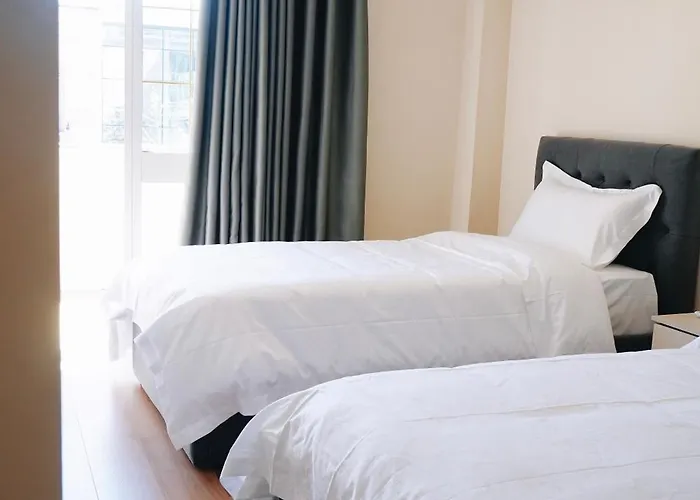 Ufo Center 호텔 티라나