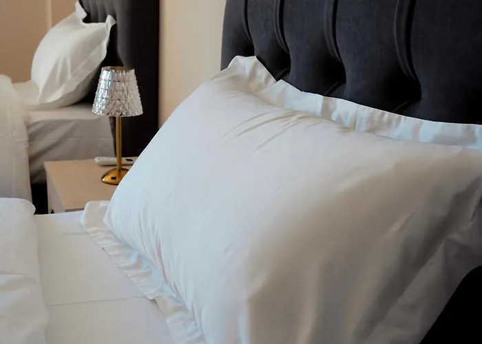 Ufo Center * 티라나